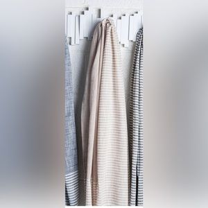 NIB Bloom & Give Scarf - Causebox / Alltrue